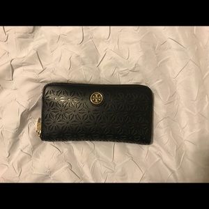 Black zipper wallet